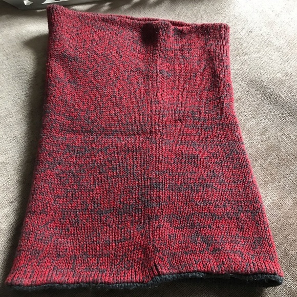 GUESS Red & Gray Scarf - Picture 4 of 5